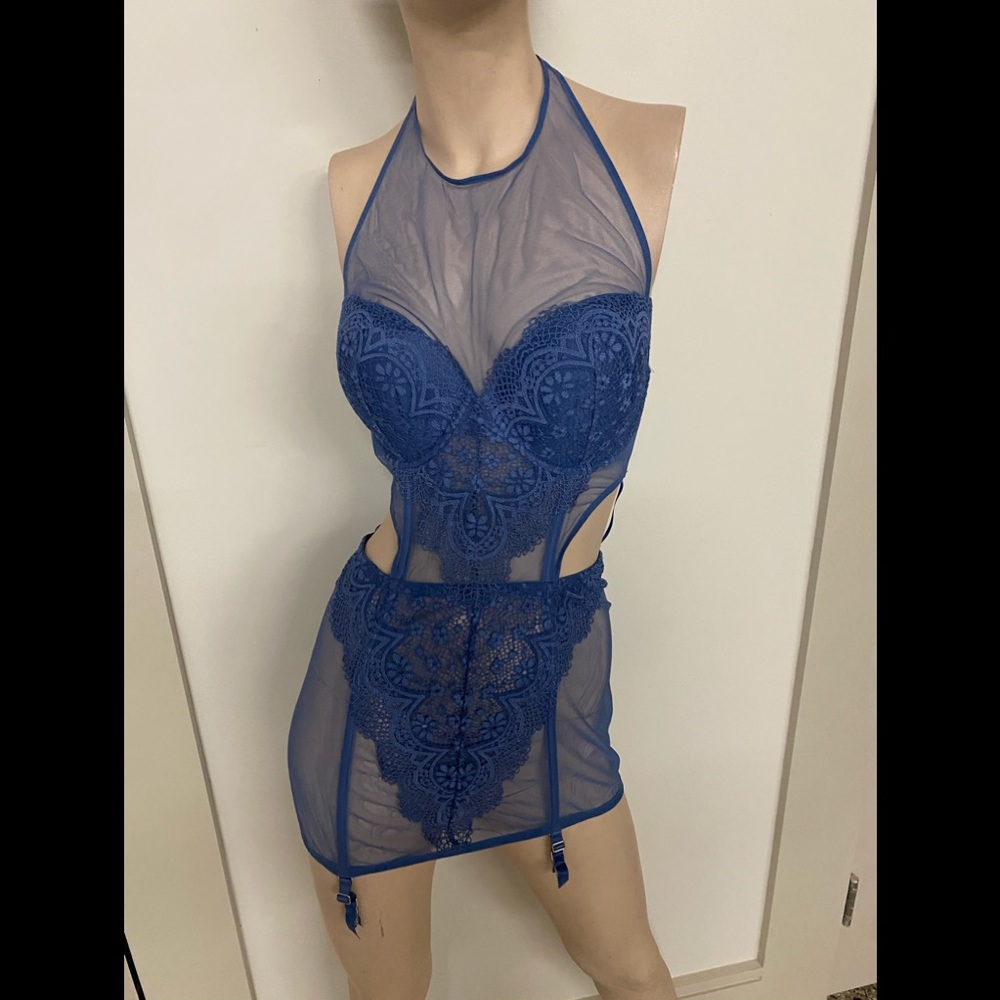 Victoria secret lingerie size 36D. NWT